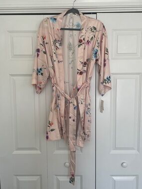 Flora Nikrooz Pale Pink Floral Satin Short Robe medium large